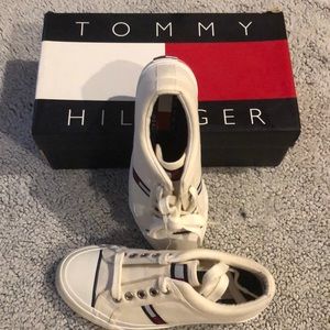 NWT - Tommy Hilfiger Women Vintage White Sneakers